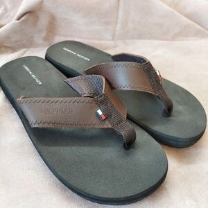 Tommy Hilfiger Brown and Black Leather-Trim Flip Flops Sz 8M